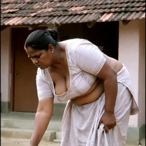 Sexy Hot Bhabhi in White Saree