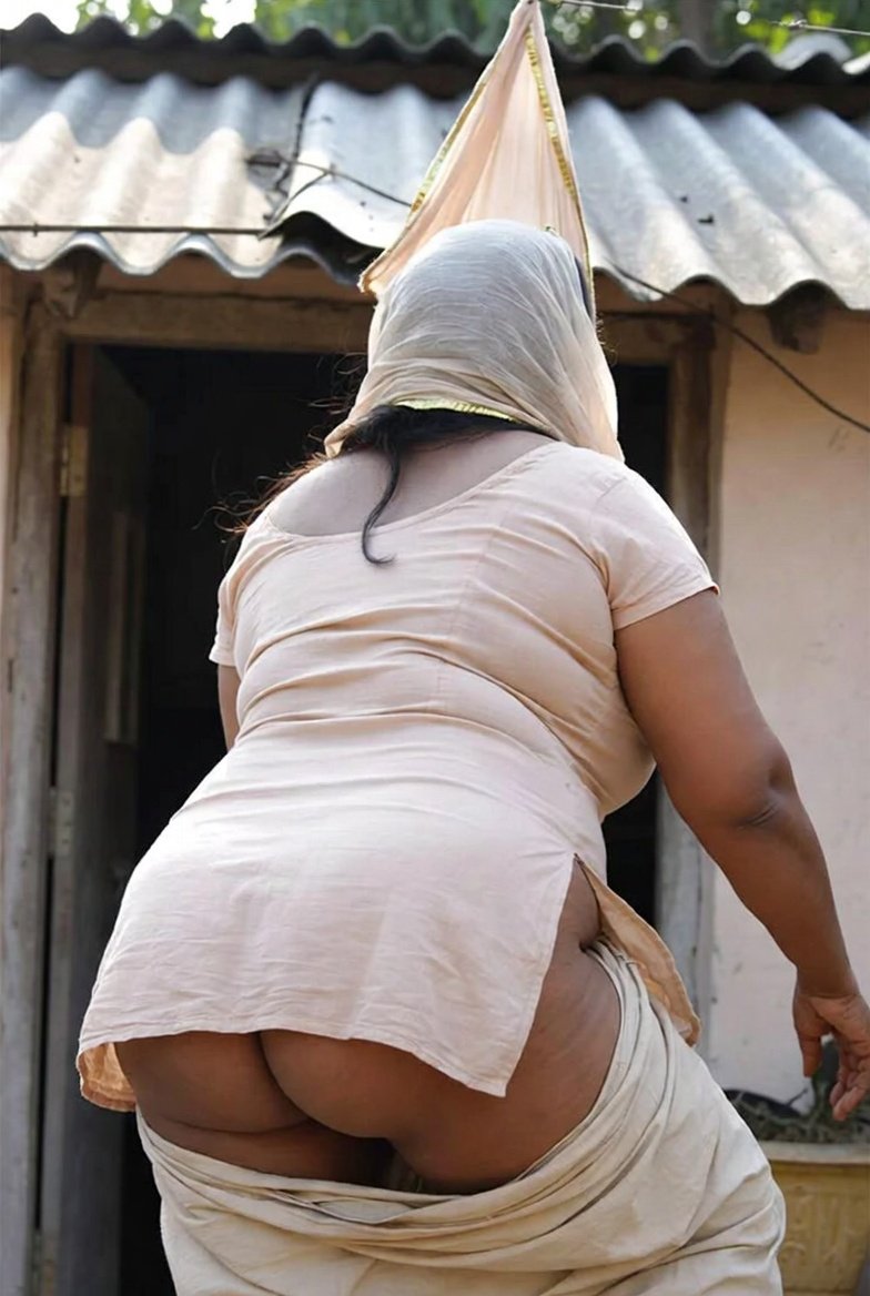 Voluptuous Indian bhabhi bending over in sarong outdoors