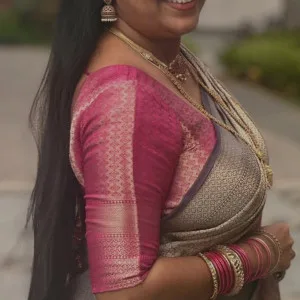 Gorgeous Desi Bhabhi in Pink and Gold Saree