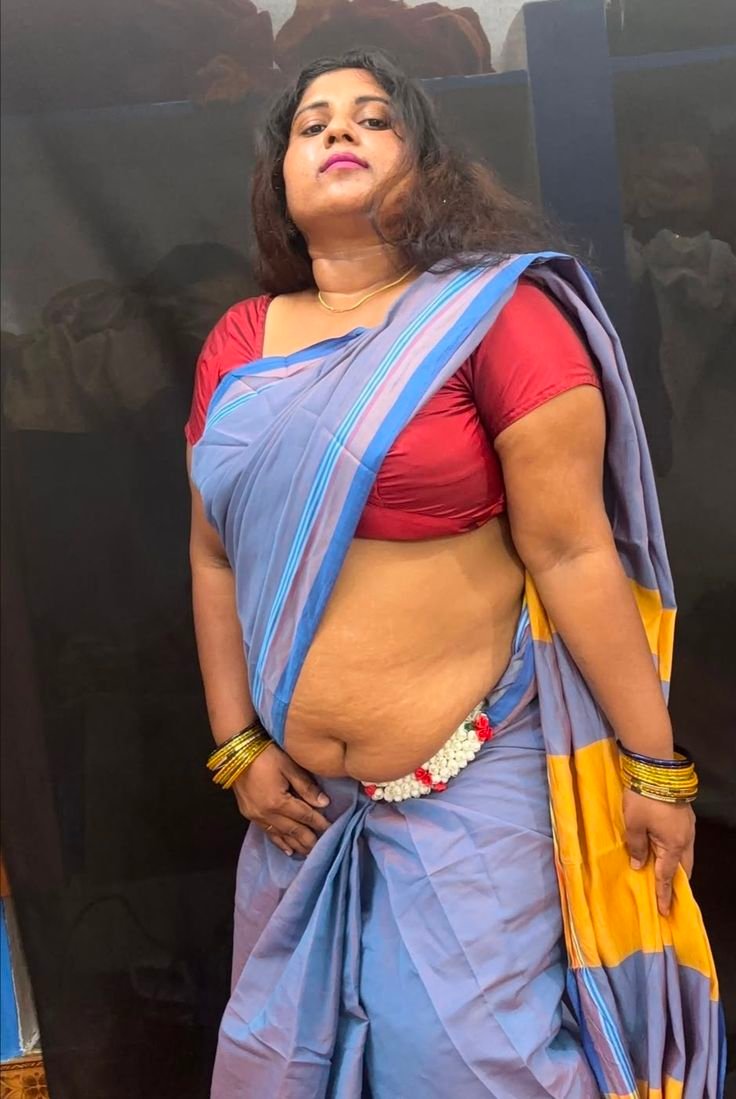Bold Indian aunty in saree showcasing her curvy body