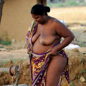 Voluptuous Indian aunty near village well