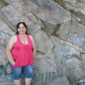 Curvy bhabhi in red top and denim shorts outside near rocks